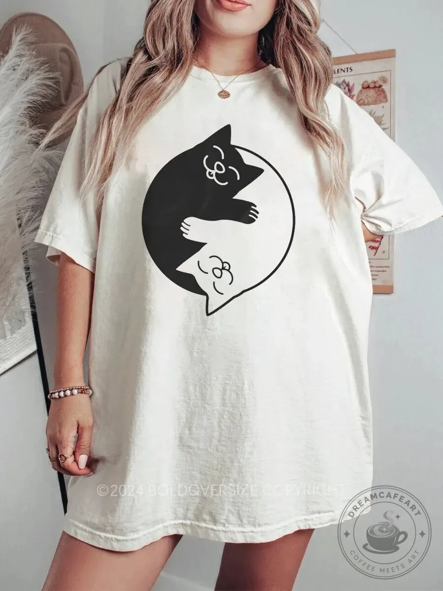 Yin Yang Cats Hugging Graphic Design Short Sleeve Crewneck T-Shirt